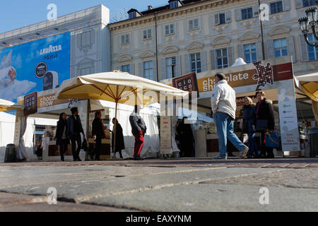 Turin, Italien. 21. November 2014. Das elegante San Carlo eckig empfängt die "elften Ausgabe" der Schokoladen-Festival oder "CioccolaTò" mit dem Slogan "Alle Puzzle für Schokolade" und bis 30. November 2014 stattfinden wird. Bildnachweis: Elena Aquila/Pacific Press/Alamy Live-Nachrichten Stockfoto