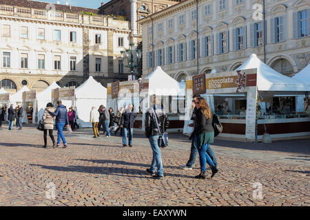 Turin, Italien. 21. November 2014. Das elegante San Carlo eckig empfängt die "elften Ausgabe" der Schokoladen-Festival oder "CioccolaTò" mit dem Slogan "Alle Puzzle für Schokolade" und bis 30. November 2014 stattfinden wird. Bildnachweis: Elena Aquila/Pacific Press/Alamy Live-Nachrichten Stockfoto