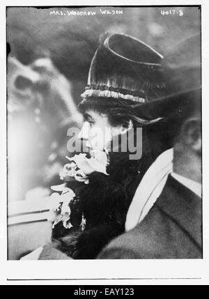 Das Porträt von Mrs. Woodrow Wilson, Ehefrau des 28. Präsidenten der Vereinigten Staaten, unterstreicht ihre Rolle in der amerikanischen Geschichte und ihren Beitrag zu sozialen Anliegen im frühen 20. Jahrhundert. Stockfoto