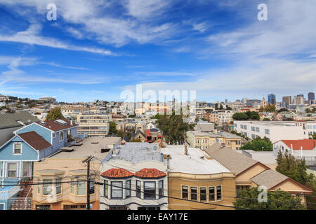 Blick über die Dächer von San Francisco aus dem Bereich der Castro-Dolores/Mission in San Francisco, Kalifornien im Oktober 2014. Stockfoto