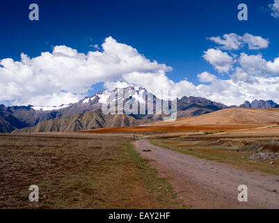 Blick auf die Cordillera urupampa Bergkette in den peruanischen Anden, über das Heilige Tal, Peru Stockfoto