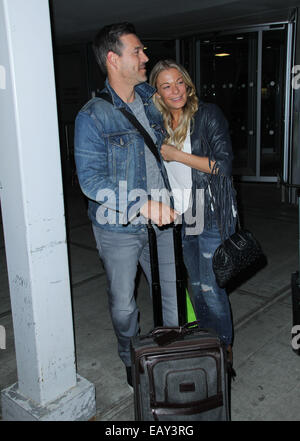 Country-Sängerin LeAnn Rimes und Eddie Cibrian Ankunft am John F. Kennedy International Airport (JFK) mit Ehemann: Leann Rimes, Eddie Cibrian Where: New York City, New York, USA bei: 19. Mai 2014 Stockfoto