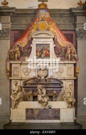 Verzierten Grab von Michelangelo in der Kirche Santa Croce in Florenz Toskana Italien Stockfoto