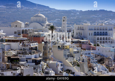 Fira, Santorini, weiße Häuser am Kraterrand Stockfoto