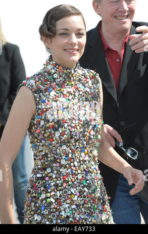 Marion Cotillard Deux Jour Une Nuit Photocall Featuring angekommen: Marion Cotillard Where: Cannes, Frankreich bei: 20. Mai 2014 Stockfoto