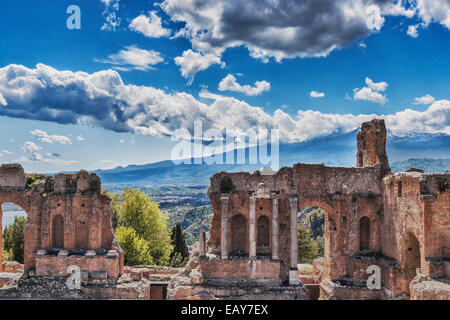 Das antike Theater von Taormina ist auch bekannt als Teatro Greco (griechisches Theater), Provinz Messina, Sizilien, Italien, Europa Stockfoto