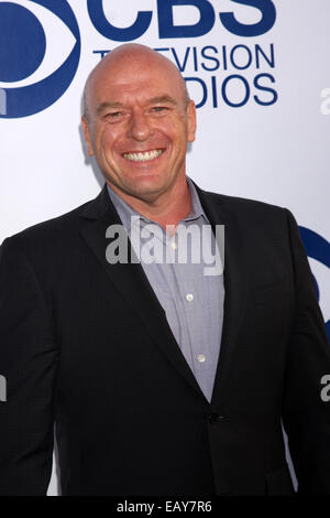 CBS Television Studios "SUMMER SOIREE" im Londoner Hotel in West Hollywood - Ankünfte mit: Dean Norris wo: West Hollywood, Kalifornien, Vereinigte Staaten, wann: 19. Mai 2014 Stockfoto