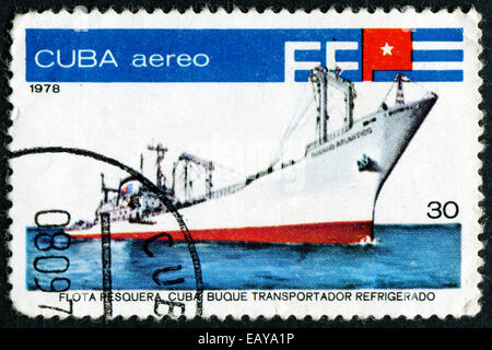 Kuba - CIRCA 1978: Eine Briefmarke gedruckt in Kuba aus der "Flotte"-Ausgabe zeigt Fische Fabrikschiff "Oceano Atlantico" Stockfoto