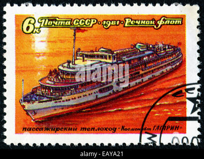 UdSSR - ca. 1981: Eine Briefmarke gedruckt in der UdSSR zeigt Dampf Passagierschiff Kosmonaut Gagarin, ca. 1971 Stockfoto