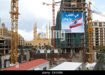 Beirut, Libanon. 22. November 2014. Beirut ist mit patriotischen Fahnen geschmückt, als Nationalfeiertag in Erinnerung an die Befreiung aus der Frankreich 1943 gefeiert wird. Bildnachweis: Amer Ghazzal/Alamy Live-Nachrichten Stockfoto