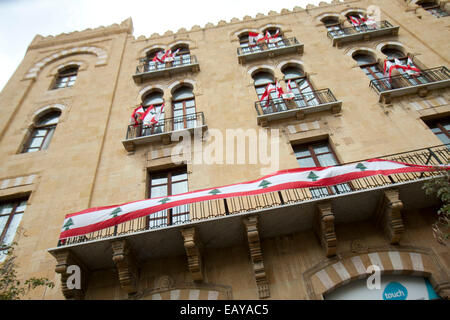 Beirut, Libanon. 22. November 2014. Beirut ist mit patriotischen Fahnen geschmückt, als Nationalfeiertag in Erinnerung an die Befreiung aus der Frankreich 1943 gefeiert wird. Bildnachweis: Amer Ghazzal/Alamy Live-Nachrichten Stockfoto