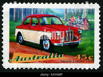 Australien - CIRCA 1997: eine Briefmarke gedruckt in Australien zeigt Austin Lancer, Oldtimer von 1958, ca. 1997 Stockfoto