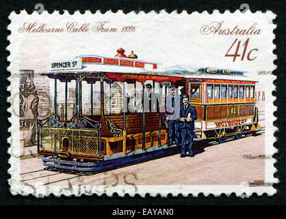 Australien - CIRCA 1989: Stempel von Australien, gedruckt, zeigt Straßenbahn- und Menschen circa 1989 Stockfoto