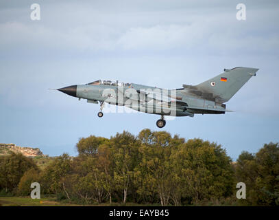 Deutsche Luftwaffe Luftwaffe Panavia Tornado ECR 46 + 36 am RAF Lossiemouth, Morayshire. Schottland. Stockfoto