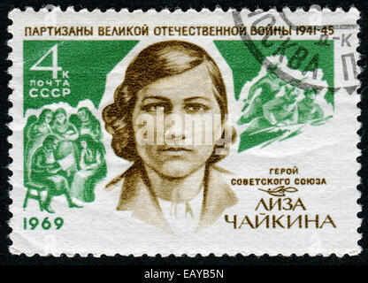 UdSSR - ca. 1969: Eine Briefmarke gedruckt in der UdSSR, zeigt Guerillas von den großen Vaterländischen Krieg Liza Chaikina, ca. 1969 Stockfoto