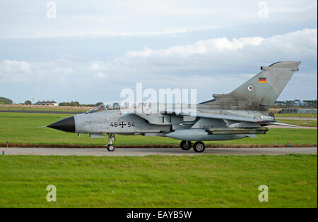 Panavia Tornado 200 46 + 54 ECR von der deutschen Luftwaffe auf Übung an RAF Lossiemouth Morayshire, Schottland.  SCO 9173 Stockfoto