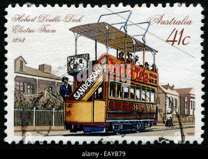 Australien - CIRCA 1989: Stempel von Australien, gedruckt, zeigt Straßenbahn- und Menschen circa 1989 Stockfoto