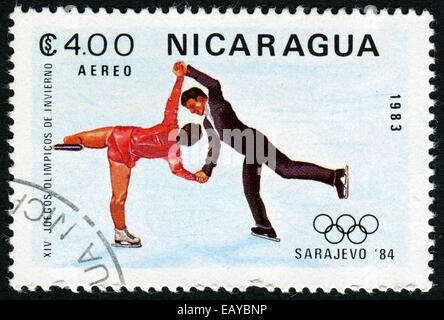 NICARAGUA - ca. 1983: eine Briefmarke gedruckt in Nicaragua zeigt Abbildung Eislauf, 14. Olympischen Winterspiele, Sarajevo, SFR Jugoslawien Stockfoto