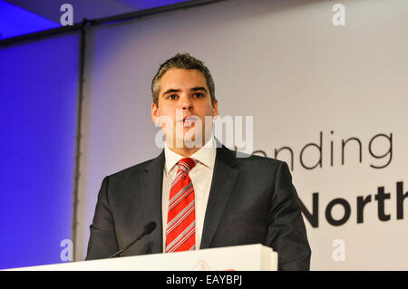 Belfast, Nordirland. 22. November 2014. -Stadtrat Gavin Robinson befasst sich der DUP-Konferenz 2014 nachdem er als Kandidat der Westminster für East Belfast Credit angekündigt: Stephen Barnes/Alamy Live News Stockfoto