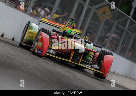 Putrajaya, Malaysia.  22. November 2014.  Das Rennen-Sessions für Runde 2 2014 FIA Formula E Putrajaya ePrix Wilayah Persekutuan Pesiaran Perdana Bezirk 5 auf Samstag, 22. November 2014. Bildnachweis: Sharkawi Che Din/Alamy Live-Nachrichten Stockfoto