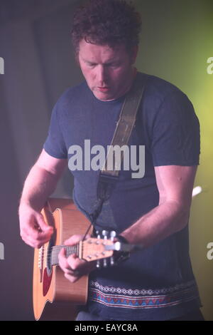 Die Victoria-Lager, Manchester, UK. 21. Nov, 2014.Dodgy Überschrift der Zweitstufe am ersten Tag des The Whisky Sitzungen Festival im Victoria Lager, Manchester Credit: Simon Newbury/Alamy Live News Stockfoto