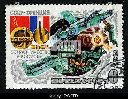 Russland - CIRCA 1982: Briefmarke gedruckt von Russland zeigt Chrétien Genossenschaft Raumfahrtprogramm (USSR-Frankreich), Kosmonauten, ca. 1982. Stockfoto