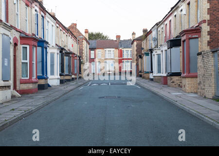 Reihenhäuser im Bereich von Liverpool Wavertree vernagelt. Stockfoto