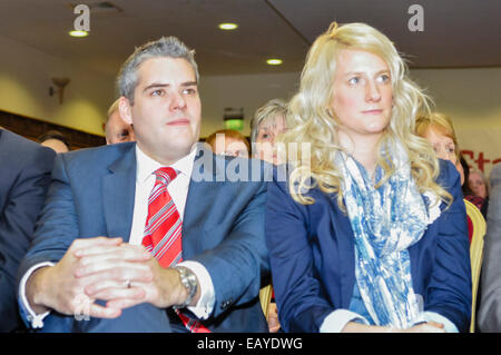 Belfast, Nordirland. 22. November 2014 - Gavin Robinson und seine Frau Lindsay bei der DUP-Konferenz 2014 Credit: Stephen Barnes/Alamy Live News Stockfoto