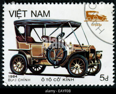 VIETNAM - CIRCA 1984: Eine Briefmarke gedruckt von VIETNAM zeigt altes Auto, Serie, ca. 1984 Stockfoto