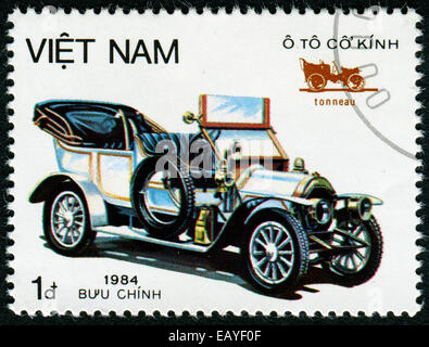 VIETNAM - CIRCA 1984: Eine Briefmarke gedruckt von VIETNAM zeigt altes Auto, Serie, ca. 1984 Stockfoto