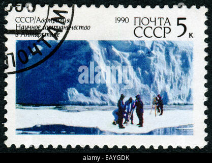 UdSSR - CIRCA 1990: Die Freimarke gedruckt in der USSR zeigt wissenschaftliche Forschung in der Antarktis "USSR - Australien - wissenschaftliche Coo Stockfoto