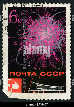 UdSSR - CIRCA 1967: Eine Briefmarke gedruckt in der USSR zeigt Raum Satellit, circa 1967 Stockfoto