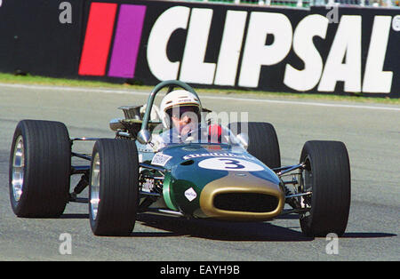 Australiens Triple F1 World Champion Sir Jack Brabham nach einem langen Kampf mit der Krankheit Sir Jack Brabham am Steuer eines Formel 1 Brabham BT24 1967 Featuring stirbt: Sir Jack Brabham Where: Sydney, Australien bei: 20. Mai 2014 Stockfoto