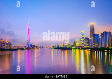Guangzhou, China Stadt Skyline auf den Perlfluss. Stockfoto