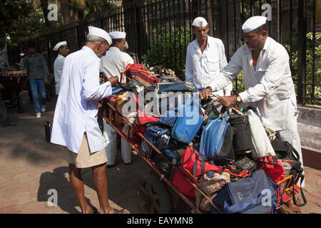 Dabbawallas von Churchgate Station, Mumbai, Indien Stockfoto