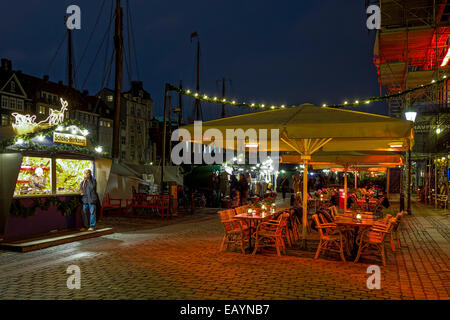 Weihnachtsmarkt am Nyhavn bei Nacht, Kopenhagen, Dänemark, Europa Stockfoto