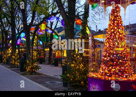 Weihnachtsmarkt in Tivoli Gardens, Stadtzentrum, Kopenhagen, Dänemark, Europa Stockfoto