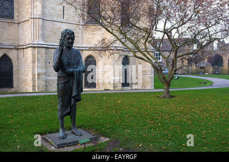 Stadt von Canterbury Kathedrale mit der Statue des Sohnes des Menschen in den Vordergrund Grafschaft Kent uk November 2014 Stockfoto