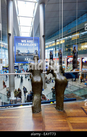 Bronze-Skulpturen in Copenhagen Airport, Kastrup, Dänemark, Europa Stockfoto