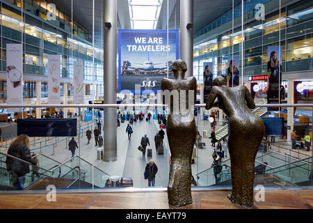 Bronze-Skulpturen in Copenhagen Airport, Kastrup, Dänemark, Europa Stockfoto