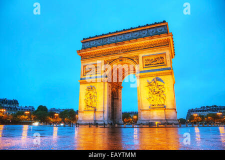 Arc de Triomphe de l ' Etoile (der Triumphbogen) in Paris in den frühen Morgenstunden Stockfoto
