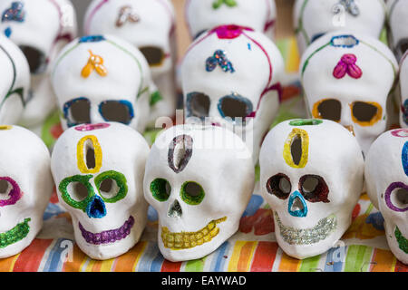 Deko Schädel verwendet, um tote Festivaltag in Spanisch als D'a de Muertos am 26. Oktober 2013 in Oaxaca, Mexiko bekannt zu feiern. Stockfoto
