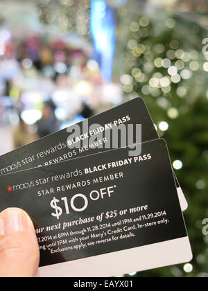 Macy's Star Belohnungen schwarzen Freitag Pass 2014, Herald Square, NYC, USA Stockfoto