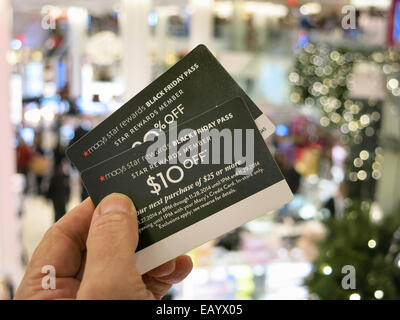 Macy's Star Belohnungen schwarzen Freitag Pass 2014, Herald Square, NYC, USA Stockfoto