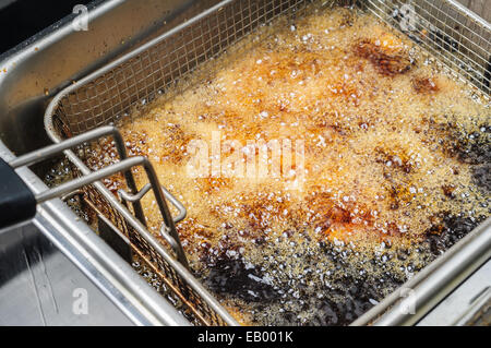 Junk-Food in altem Öl braten ist falsch Stockfoto