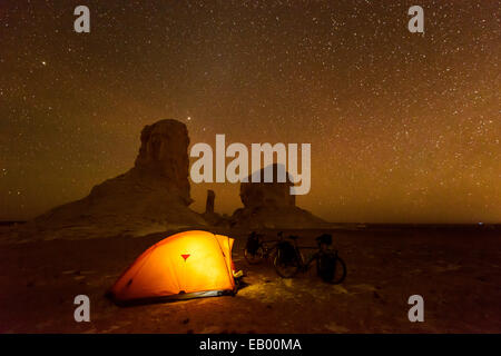 Camping in der Sahara Weiße Wüste, Ägypten Stockfoto