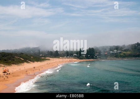 Sydney, Australien. 23. November 2014. Küstennebel rollt über Sydneys Avalon Beach steigender Temperaturen bis 43 Grad in New South Wales, und wir sind nicht im Sommer noch, Australien. Bildnachweis: Martin Beere/Alamy Live News Stockfoto