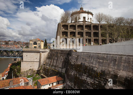 Augustinerkloster der Serra Pilar auf einem Hügel in Porto, Portugal. Stockfoto