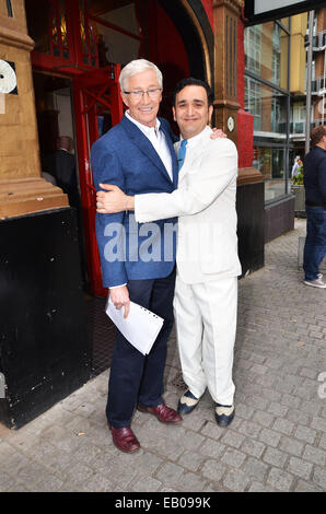 Prominente besuchen die "Fings Ain't Wot sie verwendet sollst" Presse-Nacht im Theater Royal Stratford mit: Paul O'Grady wo: London, Vereinigtes Königreich bei: 20. Mai 2014 Stockfoto