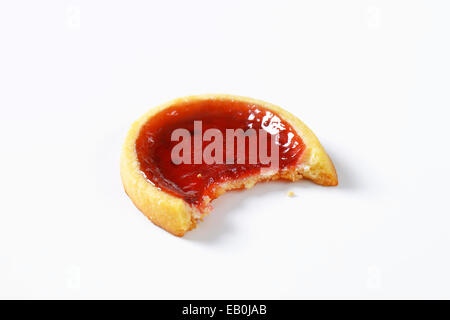 Mini-Torte mit roter Marmelade füllen Stockfoto